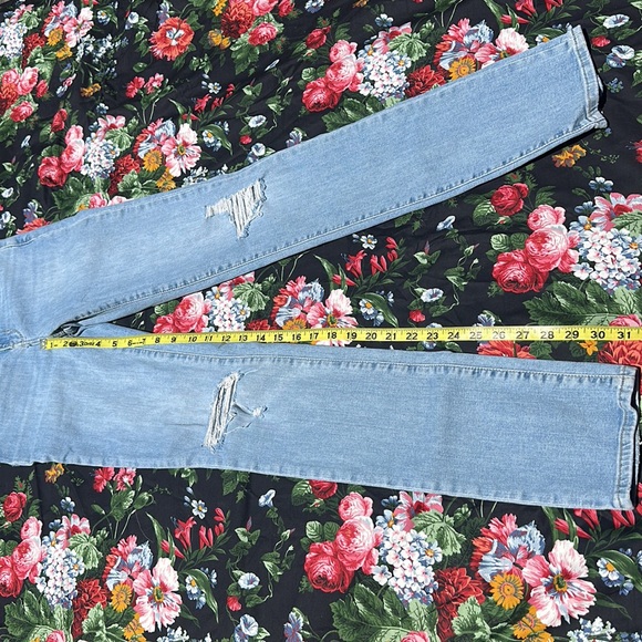 Levi’s Premium Italian Denim 724 high rise straight distress jean light blue 26 - Picture 10 of 10